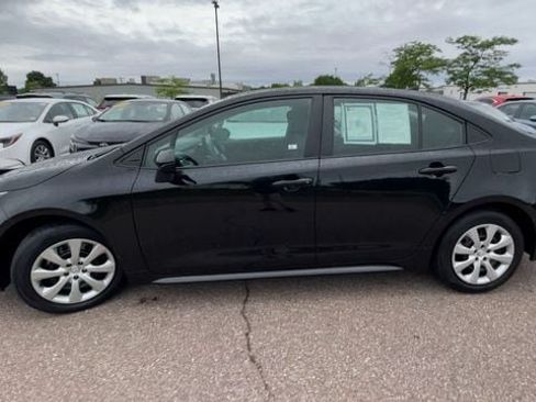 Used 2024 Toyota Corolla LE FWD image 5