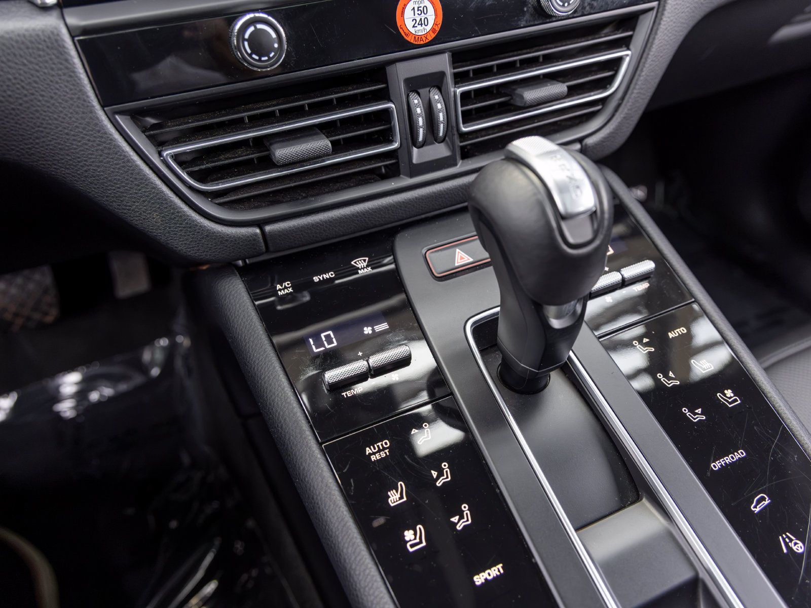 Used 2023 Porsche Macan AWD/4WD image 42