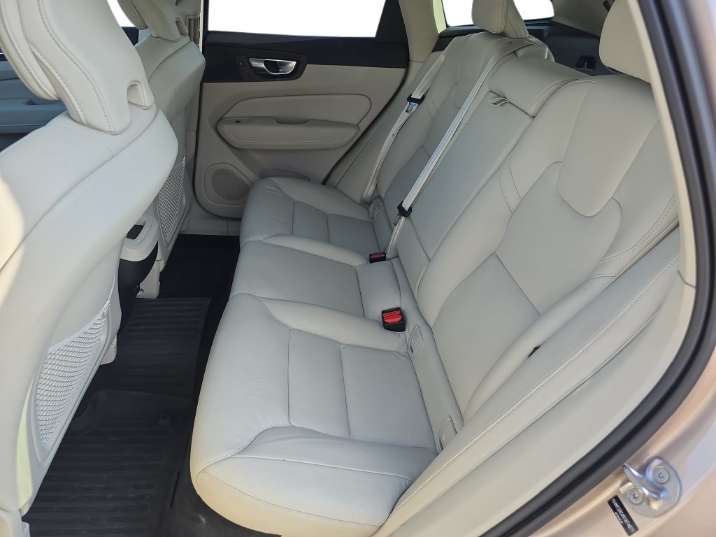 Used 2025 Volvo XC60 B5 Plus w/ Protection Package AWD/4WD image 12