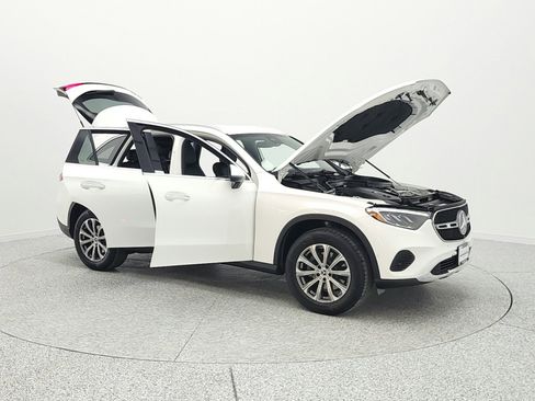 Certified 2025 Mercedes-Benz GLC 300 image 3