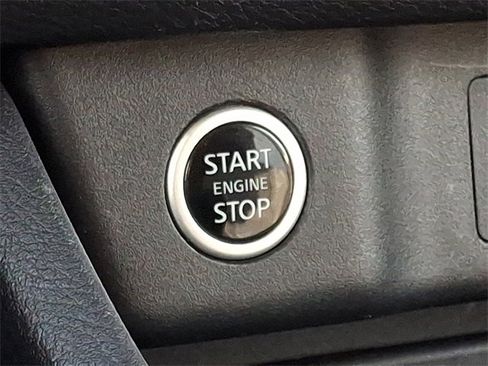 Used 2023 Nissan Rogue SV image 23