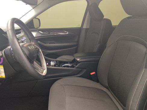 Used 2021 Jeep Grand Cherokee L Laredo w/ Luxury Tech Group I image 17