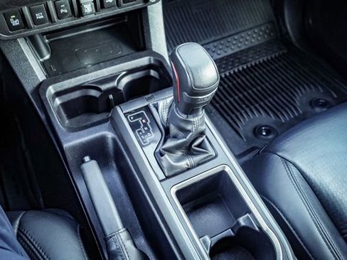 Used 2022 Toyota Tacoma TRD Off-Road image 30