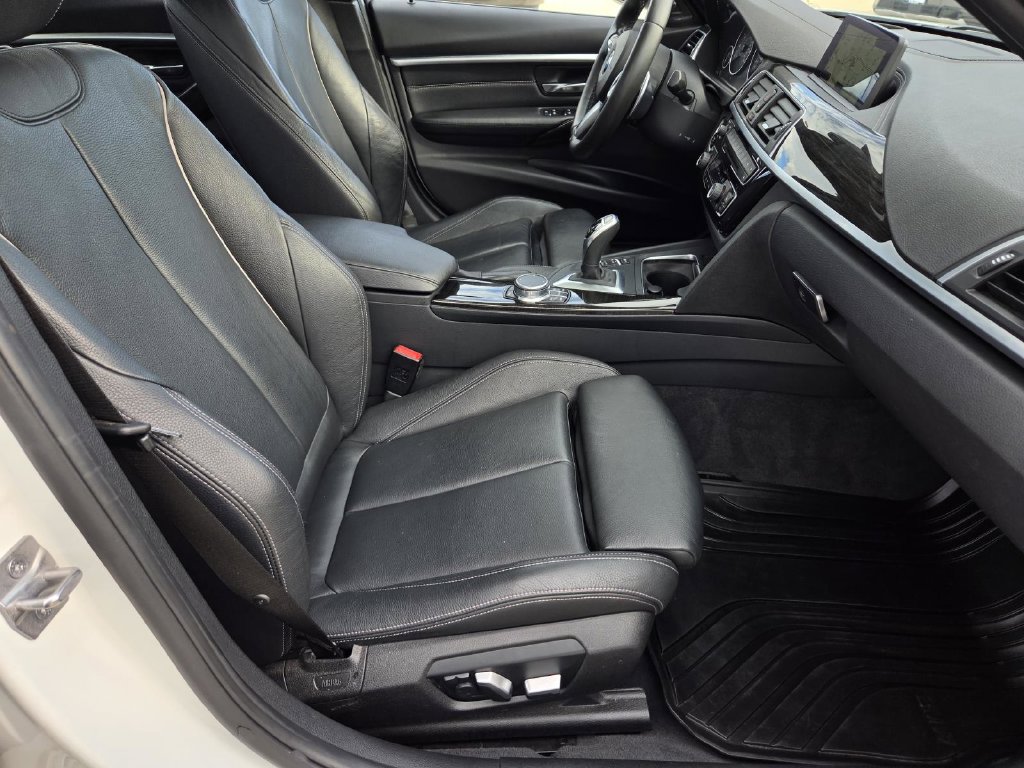 Used 2018 BMW 330i Sedan RWD image 9