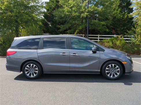 Used 2024 Honda Odyssey EX-L image 3