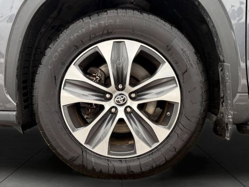 Used 2021 Toyota Highlander XLE image 4