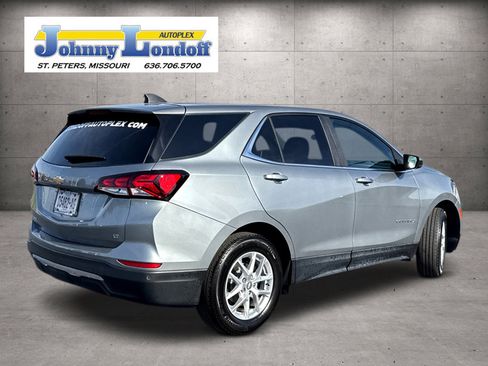 Used 2024 Chevrolet Equinox LT image 2