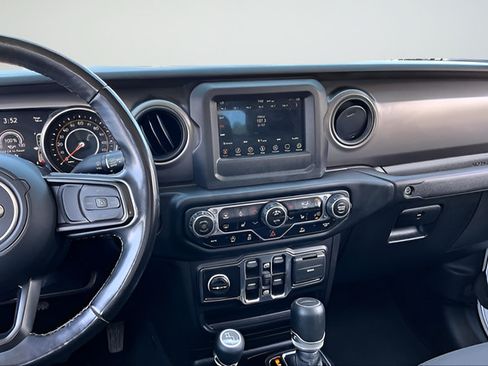 Used 2021 Jeep Gladiator Sport AWD/4WD image 9