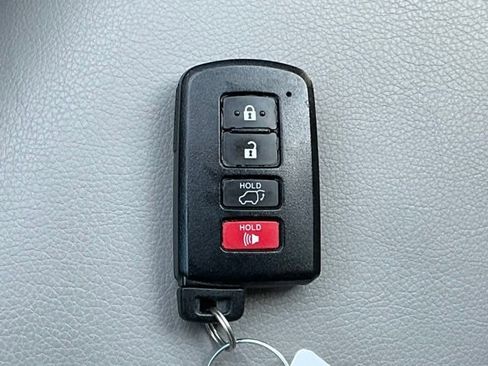 Used 2017 Toyota RAV4 Platinum FWD image 24