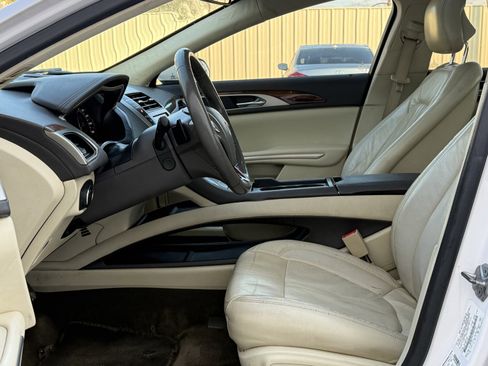 Used 2014 Lincoln MKZ 4dr Sdn AWD image 17