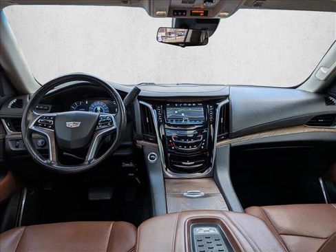 Used 2017 Cadillac Escalade ESV Luxury image 22