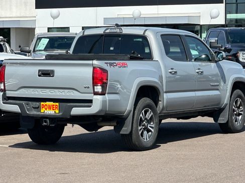 Used 2018 Toyota Tacoma TRD Sport AWD/4WD image 4