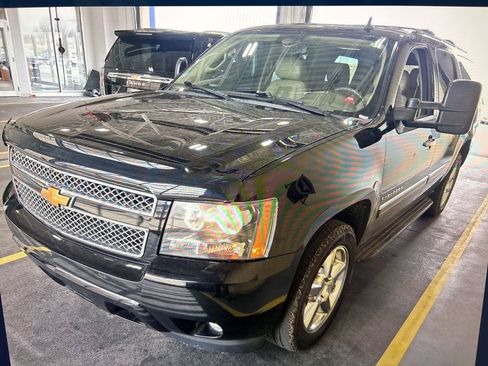 Used 2011 Chevrolet Suburban LTZ image 1