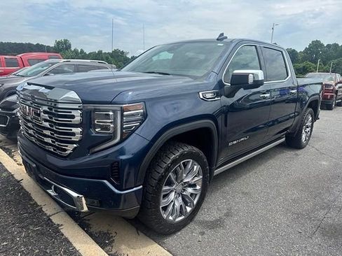 Used 2022 GMC Sierra 1500 Denali w/ Denali Reserve Package AWD/4WD image 1