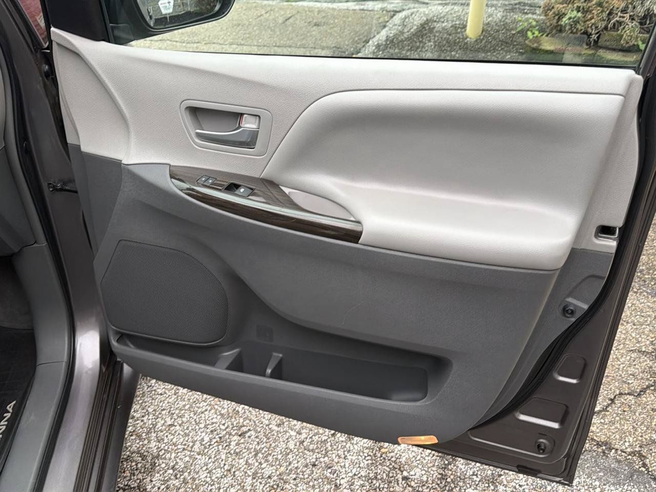 Used 2016 Toyota Sienna XLE AWD/4WD image 26