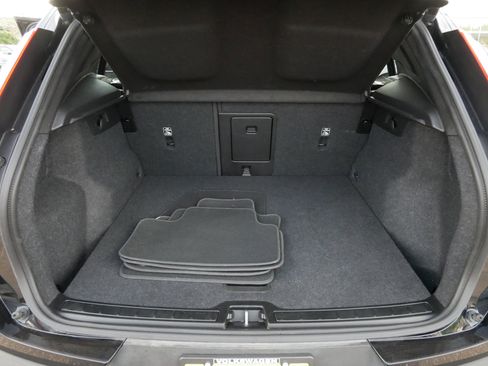 Used 2025 Volvo XC40 B5 Core AWD/4WD image 18