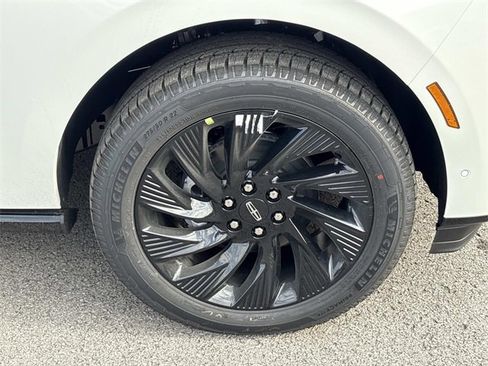 New 2025 Lincoln Navigator Reserve w/ Jet Appearance Package image 9