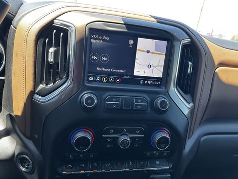 Used 2020 Chevrolet Silverado 1500 High Country w/ Technology Package AWD/4WD image 15