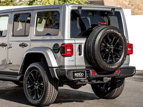 Used 2021 Jeep Wrangler Unlimited Sahara w/ Cold Weather Group AWD/4WD image 10