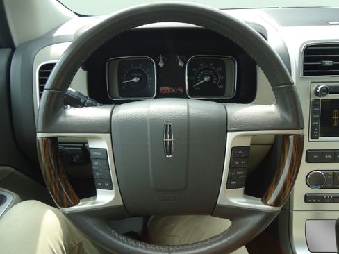 Used 2010 Lincoln MKX AWD image 13