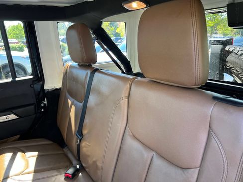 Used 2014 Jeep Wrangler Unlimited Sahara w/ Max Tow Package AWD/4WD image 10
