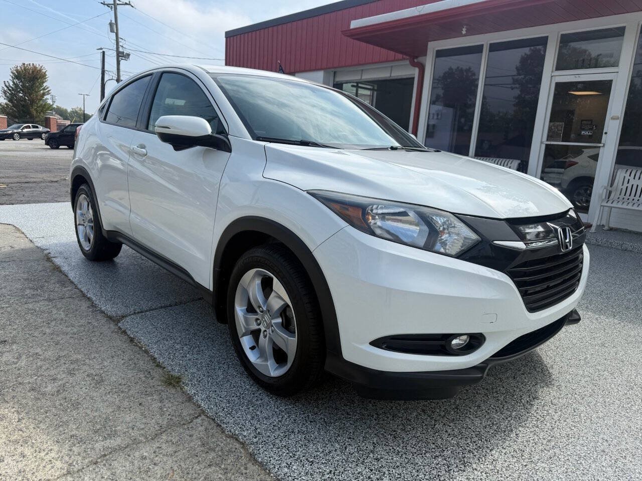 Used 2016 Honda HR-V EX image 2
