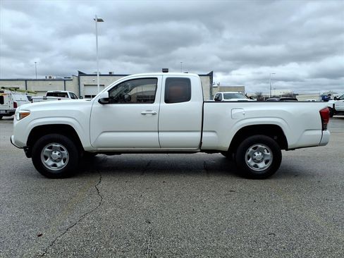 Used 2016 Toyota Tacoma SR w/ SR Convenience Package image 4
