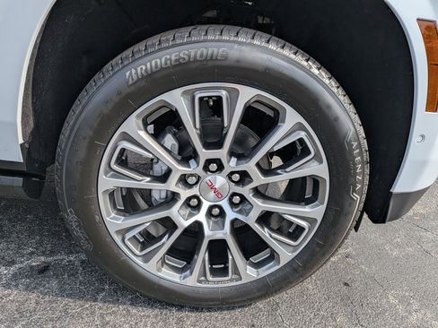 New 2026 GMC Yukon Denali w/ Denali Reserve Package AWD/4WD image 12