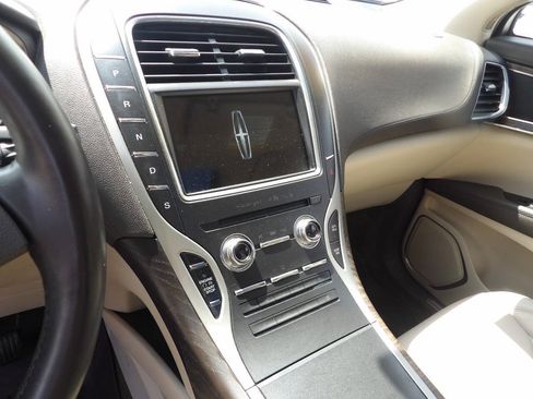 Used 2017 Lincoln MKX Select w/ Select Plus Package AWD/4WD image 7