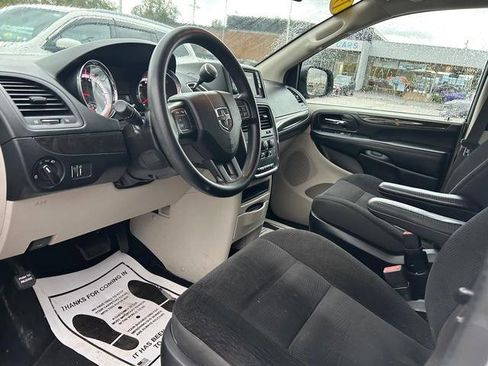 Used 2019 Dodge Grand Caravan SE w/ UConnect Hands-Free Group image 11