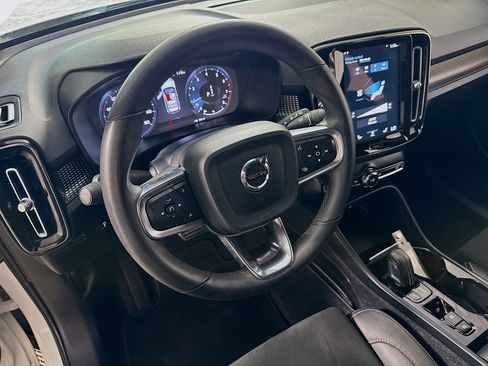 Used 2022 Volvo XC40 T5 R-Design AWD/4WD image 23