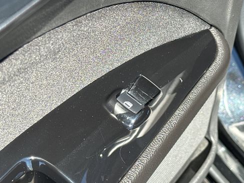 Used 2015 Ford Fusion SE w/ Equipment Group 201A FWD image 30