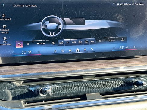 New 2026 BMW X7 xDrive40i w/ M Sport Package AWD/4WD image 13