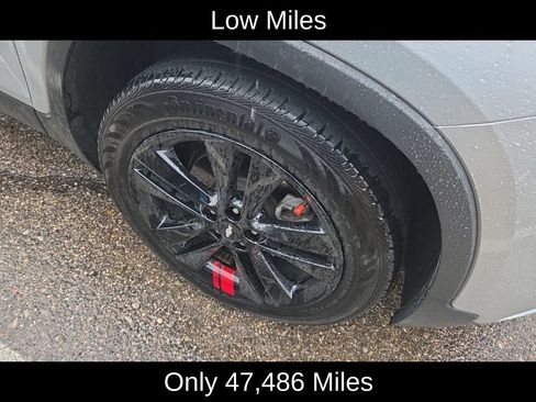 Used 2019 Chevrolet Trax LT w/ Sun & Sound Package FWD image 2