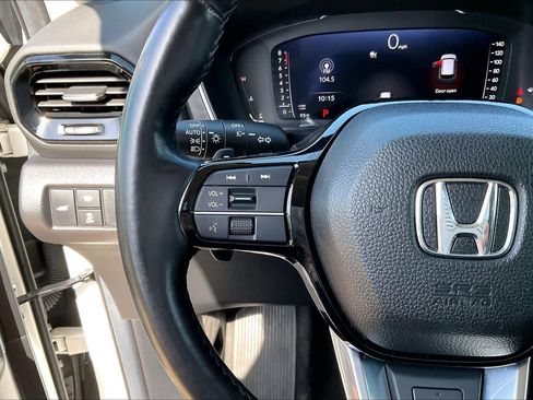 Used 2025 Honda Pilot Elite image 23