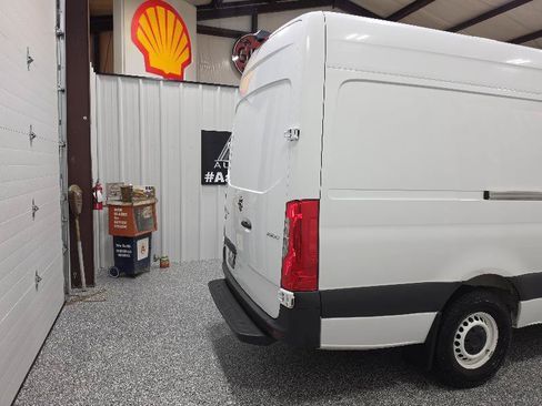 Used 2020 Freightliner Sprinter 2500 RWD image 5