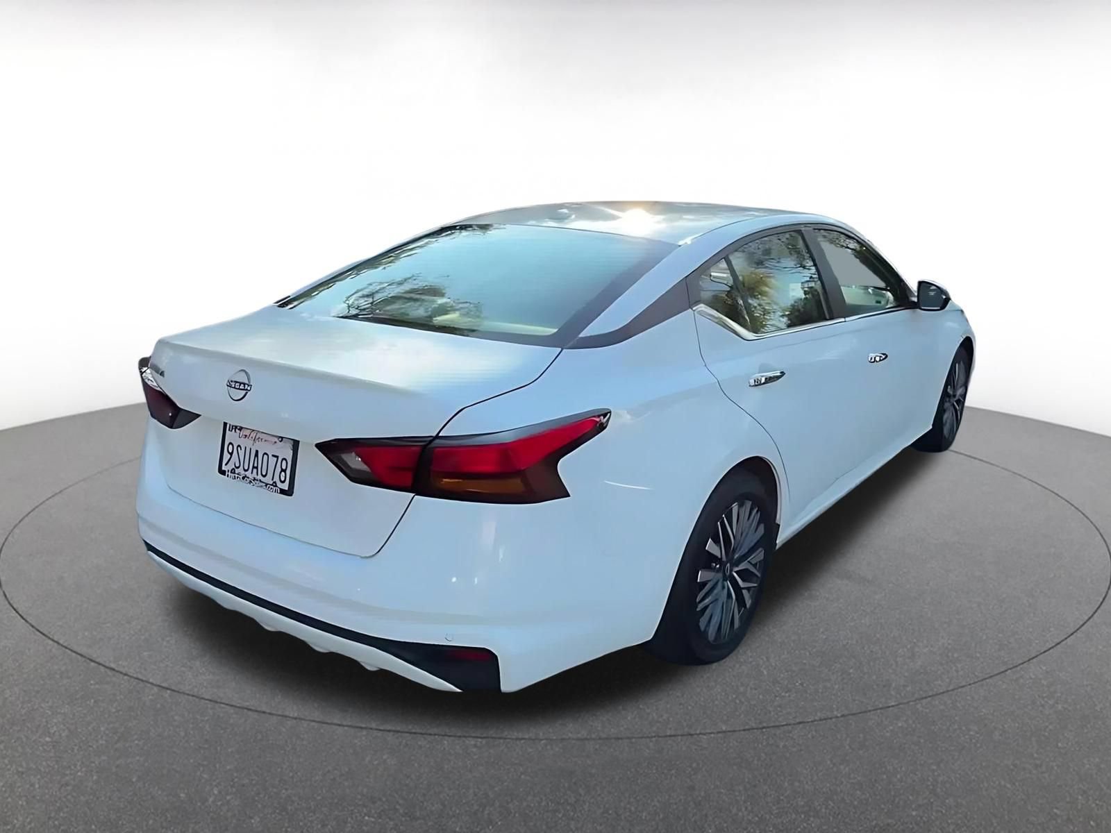 Used 2025 Nissan Altima 2.5 SV FWD image 13