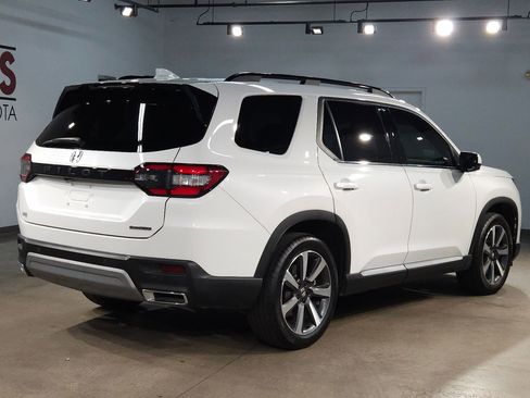 Used 2024 Honda Pilot Touring image 7