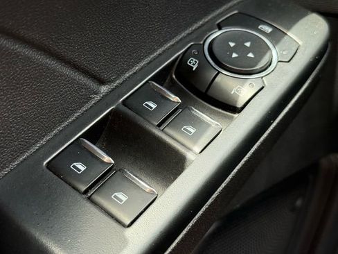 Used 2025 Ford Escape ST-Line FWD image 17