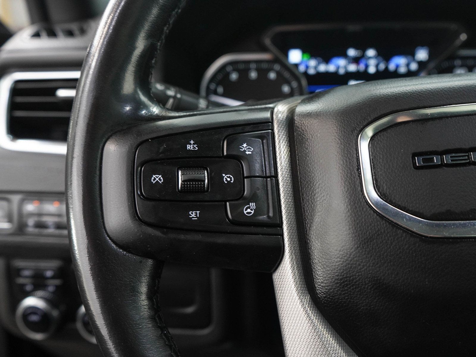 Used 2021 GMC Yukon XL Denali w/ Denali Premium Package AWD/4WD image 28