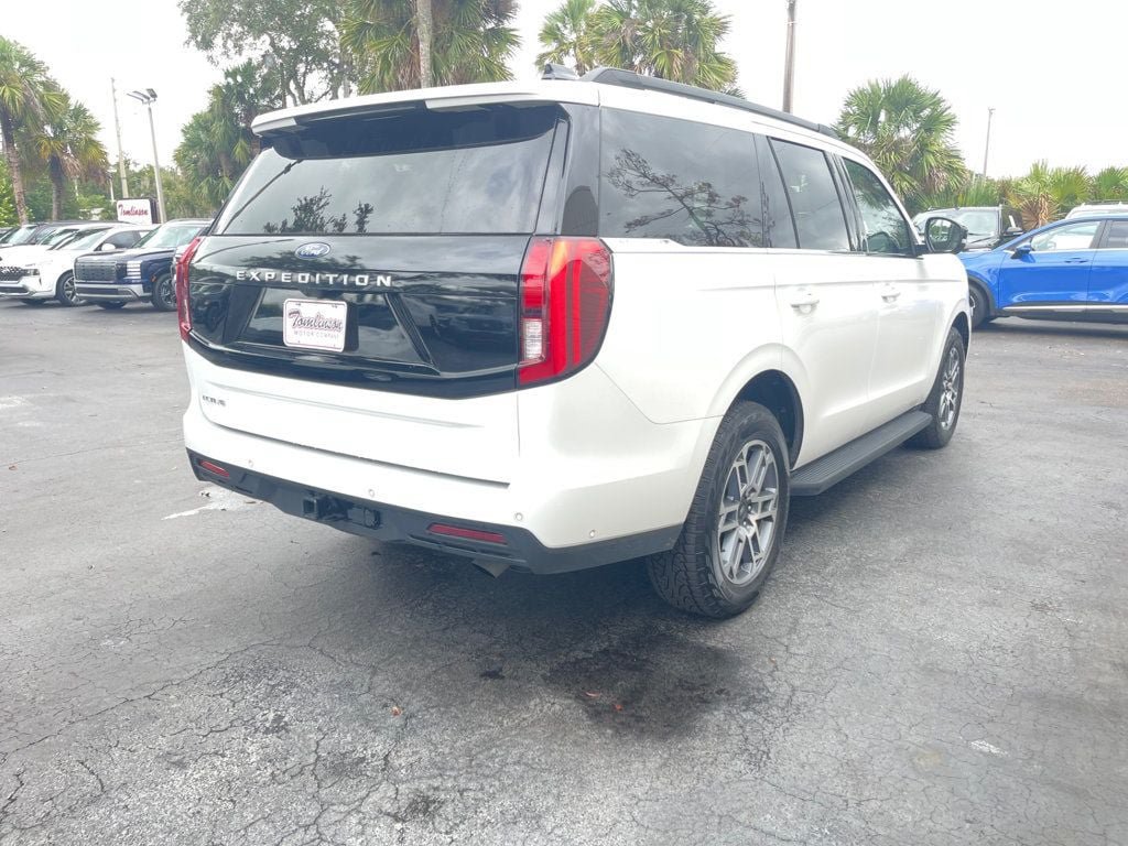 Used 2025 Ford Expedition Active AWD/4WD image 6