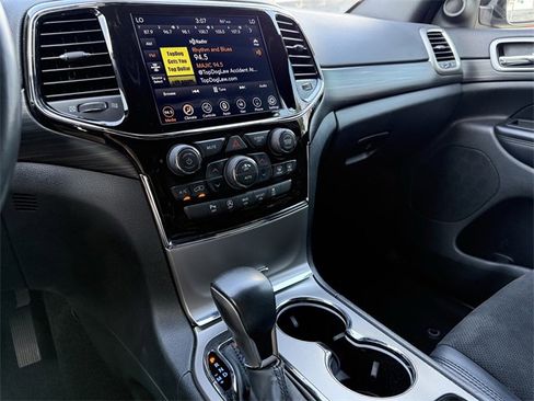 Used 2022 Jeep Grand Cherokee Laredo X image 13