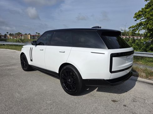 Certified 2025 Land Rover Range Rover Autobiography AWD/4WD image 2