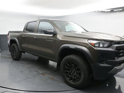 Used 2023 Chevrolet Colorado Trail Boss image 2