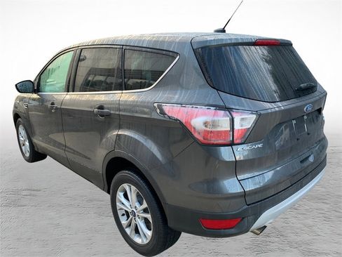 Used 2017 Ford Escape SE w/ SE Cold Weather Package AWD/4WD image 4