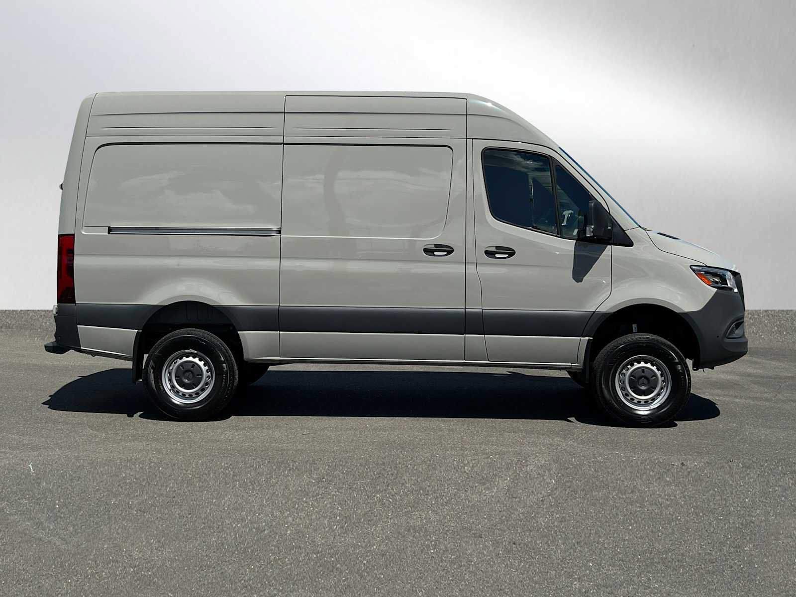 Used 2026 Mercedes-Benz Sprinter 2500 image 2