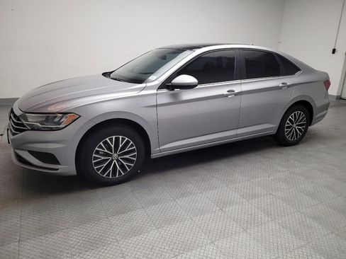 Used 2021 Volkswagen Jetta SE image 2