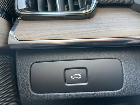 Used 2025 Volvo XC90 B6 Plus image 46