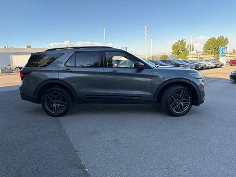 Used 2025 Ford Explorer ST-Line w/ ST-Line Street Pack AWD/4WD image 4