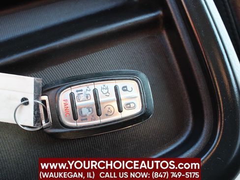 Used 2018 Chrysler Pacifica Touring-L image 30